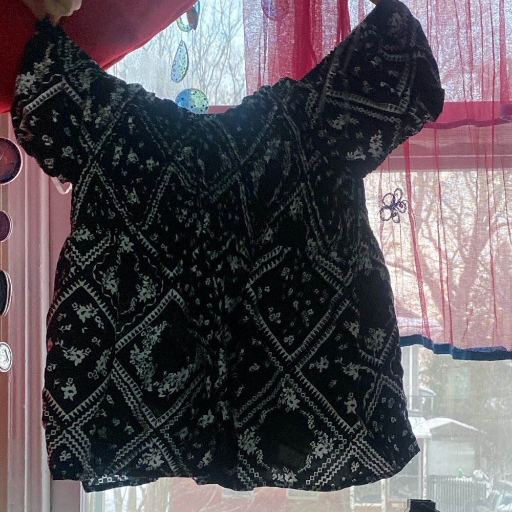 Black Flow Top